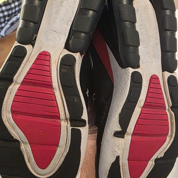 Nike Black and Red Air Max 270 Sneakers - Picture 4 of 7